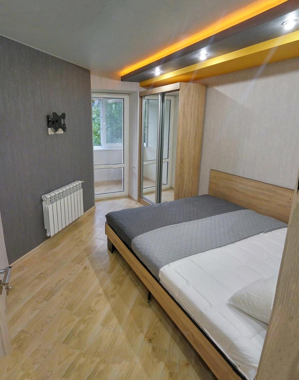 Yellow Loft Luxury Apartments With 2 Bedrooms Poltava Ngoại thất bức ảnh